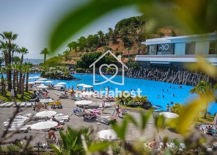 The Mills Cruz, By Nivariahost דירה